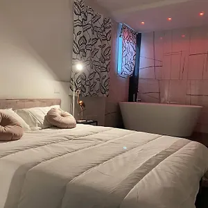 Sweethome33 , Aeroporto di Catania Fontana Rossa Italia