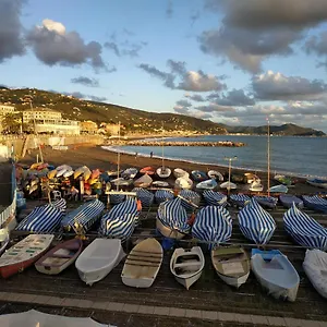 039 - Casa Residenziale A A 5 Minuti Dal Mare Appartamento