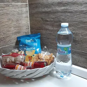 Casa Serravalle , Aeroporto di Catania Fontana Rossa Italia